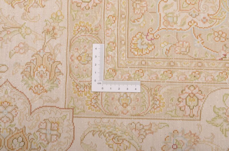 Hereke Oriental Rug 170 × 240 cm, Silk, hand-knotted — view 3