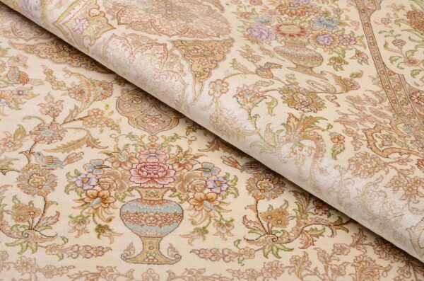Hereke Oriental Rug 170 × 240 cm, Silk, hand-knotted — view 4