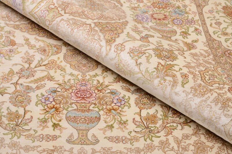 Hereke Oriental Rug 170 × 240 cm, Silk, hand-knotted — view 4