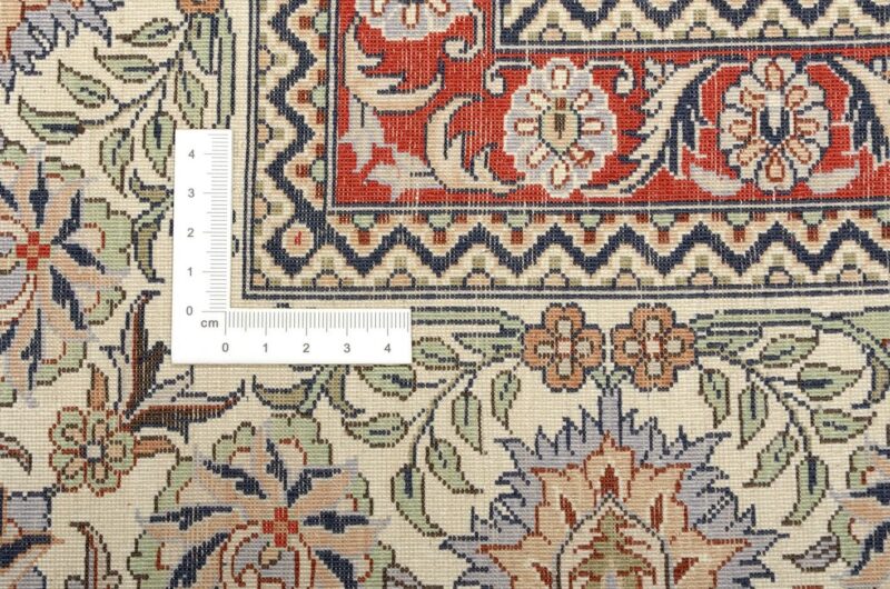 Hereke Oriental Rug 179 × 244 cm, Silk, hand-knotted — view 3