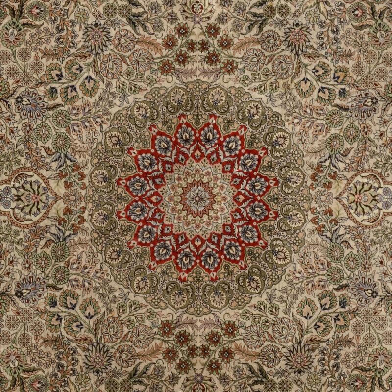 Hereke Oriental Rug 179 × 244 cm, Silk, hand-knotted — view 4
