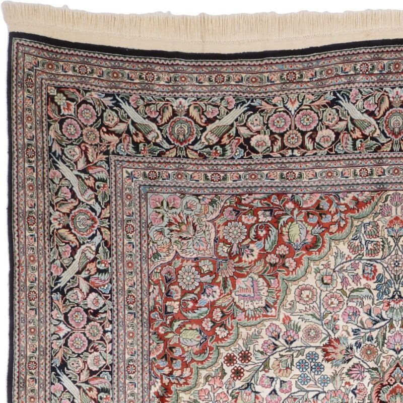 Hereke Oriental Rug 185 × 280 cm, Silk, hand-knotted — view 6 Hereke Oriental Rug 185 × 280 cm, Silk, hand-knotted — view 6
