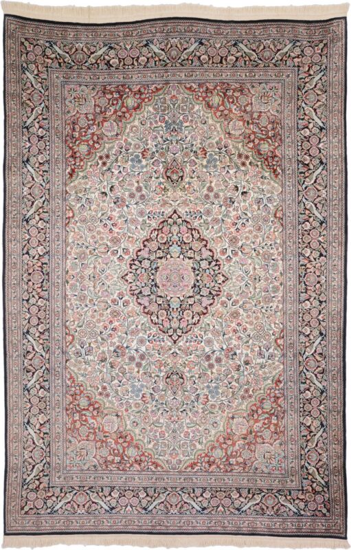 Hereke Oriental Rug 185 × 280 cm, Silk, hand-knotted Hereke Oriental Rug 185 × 280 cm, Silk, hand-knotted