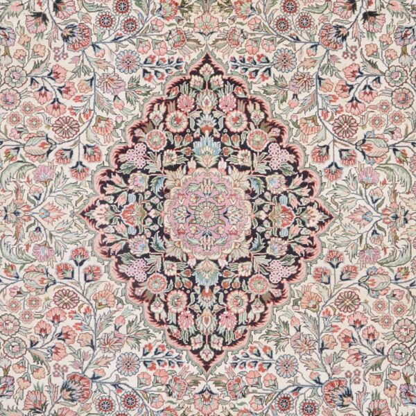 Hereke Oriental Rug 185 × 280 cm, Silk, hand-knotted — view 5 Hereke Oriental Rug 185 × 280 cm, Silk, hand-knotted — view 5