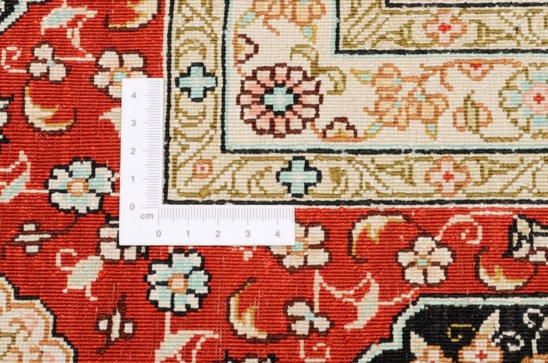 Hereke Oriental Rug 189 × 278 cm, Silk, hand-knotted — view 3