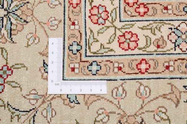 Hereke Oriental Rug 190 × 283 cm, Silk, hand-knotted, very fine — view 3 Hereke Oriental Rug 190 × 283 cm, Silk, hand-knotted, very fine — view 3