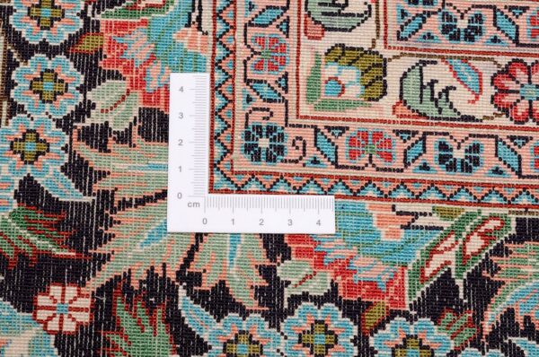 Hereke Oriental Rug 220 × 311 cm, Silk, hand-knotted — view 3
