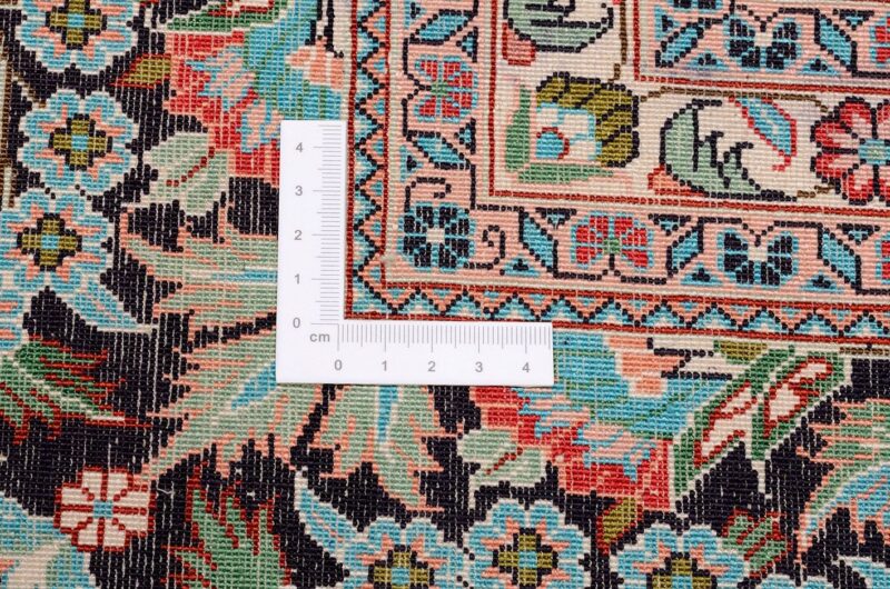 Hereke Oriental Rug 220 × 311 cm, Silk, hand-knotted — view 3
