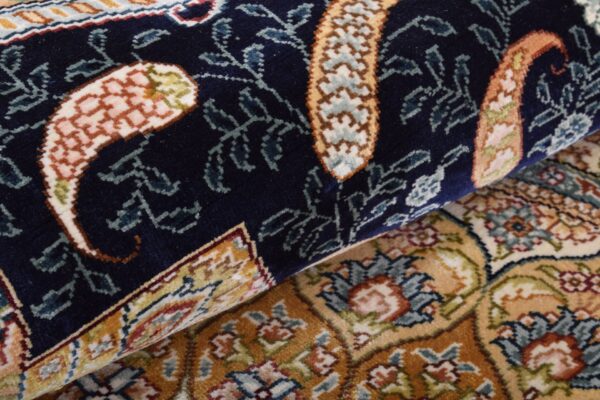 Hereke Oriental Rug 248 × 248 cm, Silk, hand-knotted — view 6