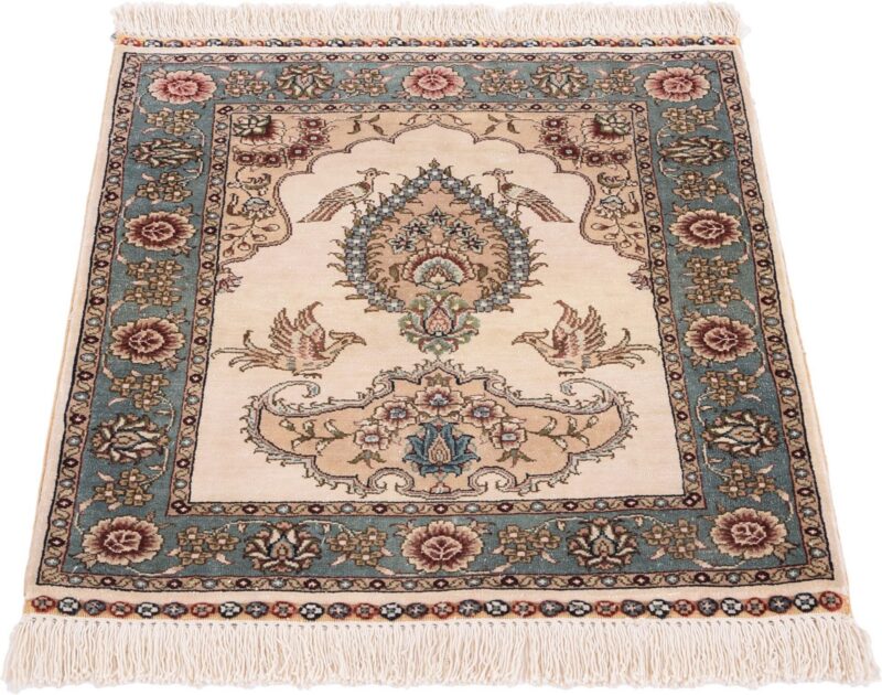 Hereke Oriental Rug 46 × 61 cm, Silk, White/Beige, hand-knotted — view 2 Hereke Oriental Rug 46 × 61 cm, Silk, White/Beige, hand-knotted — view 2