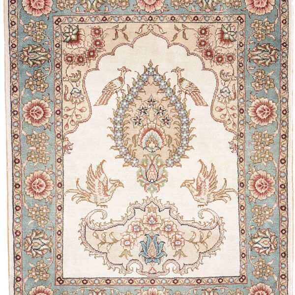 Hereke Oriental Rug 46 × 61 cm, Silk, White/Beige, hand-knotted — view 3 Hereke Oriental Rug 46 × 61 cm, Silk, White/Beige, hand-knotted — view 3