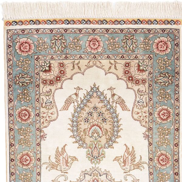 Hereke Oriental Rug 46 × 61 cm, Silk, White/Beige, hand-knotted — view 4 Hereke Oriental Rug 46 × 61 cm, Silk, White/Beige, hand-knotted — view 4