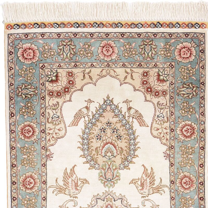 Hereke Oriental Rug 46 × 61 cm, Silk, White/Beige, hand-knotted — view 4 Hereke Oriental Rug 46 × 61 cm, Silk, White/Beige, hand-knotted — view 4