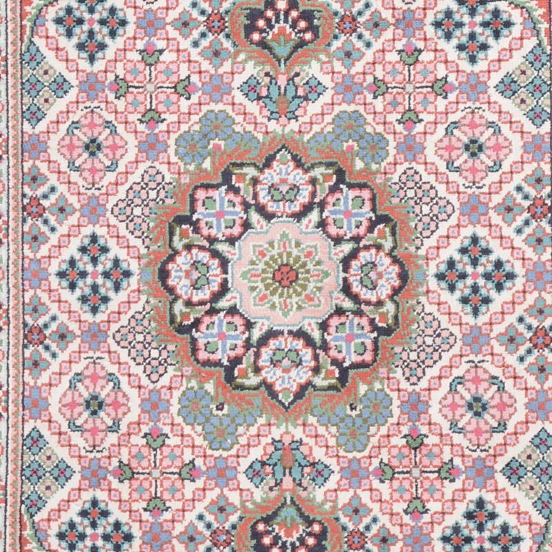 Hereke Oriental Rug 61 × 92 cm, Silk, hand-knotted — view 4 Hereke Oriental Rug 61 × 92 cm, Silk, hand-knotted — view 4
