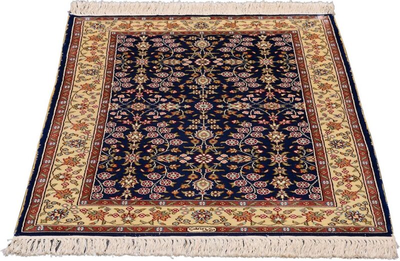 Hereke Oriental Rug 61 × 93 cm, Silk, hand-knotted — view 2 Hereke Oriental Rug 61 × 93 cm, Silk, hand-knotted — view 2