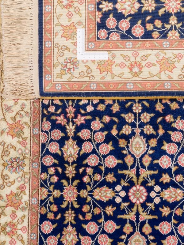 Hereke Oriental Rug 61 × 93 cm, Silk, hand-knotted — view 3 Hereke Oriental Rug 61 × 93 cm, Silk, hand-knotted — view 3