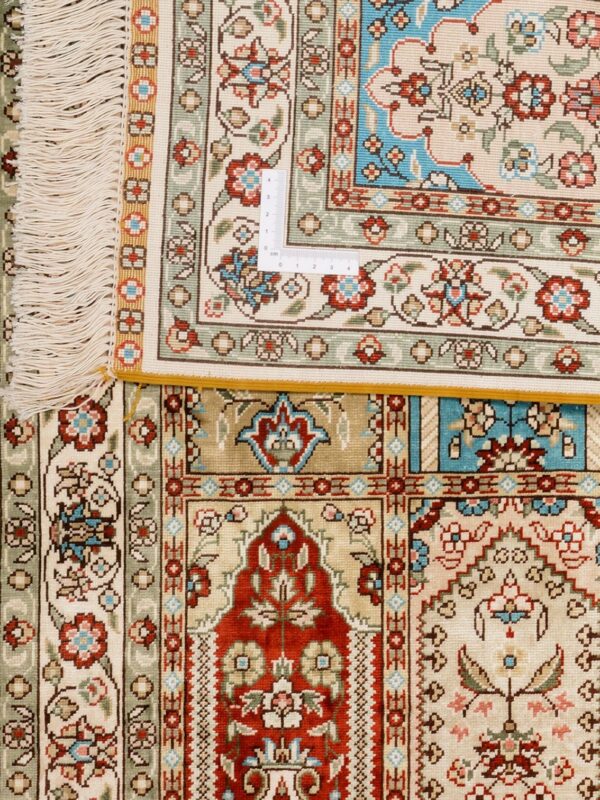 Hereke Oriental Rug 62 × 92 cm, Silk, Multicolor, hand-knotted — view 3