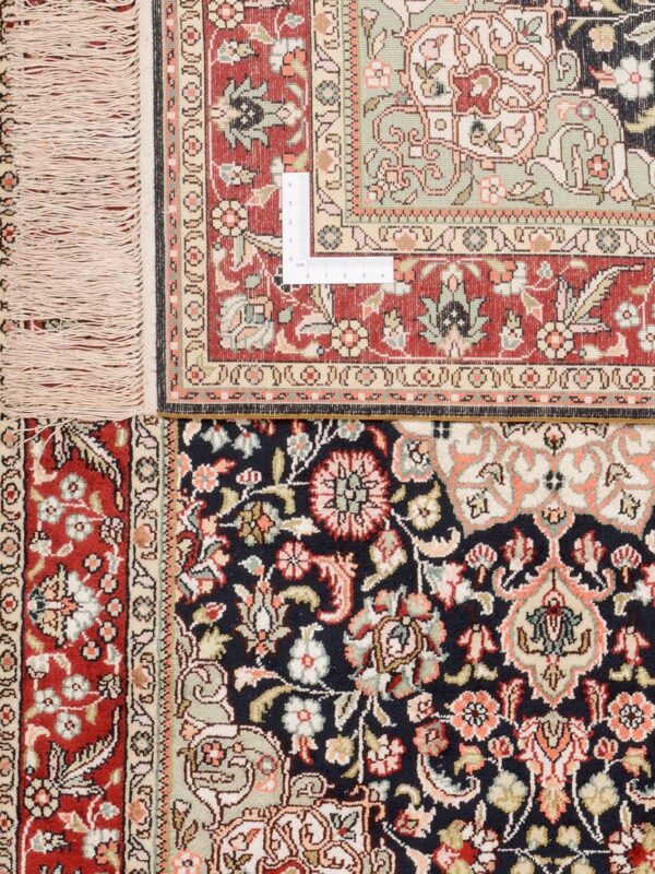 Hereke Oriental Rug 62 × 95 cm, Silk, hand-knotted — view 3