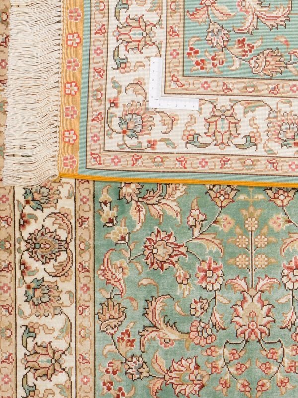 Hereke Oriental Rug 63 × 92 cm, Silk, White/Beige, hand-knotted — view 2 Hereke Oriental Rug 63 × 92 cm, Silk, White/Beige, hand-knotted — view 2