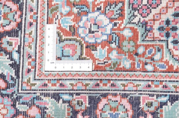 Hereke Oriental Rug 63 × 95 cm, Silk, hand-knotted — view 3 Hereke Oriental Rug 63 × 95 cm, Silk, hand-knotted — view 3