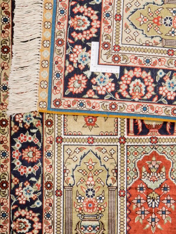 Hereke Oriental Rug 64 × 93 cm, Silk, hand-knotted, fine — view 3
