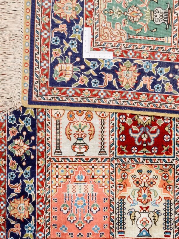 Hereke Oriental Rug 64 × 94 cm, Silk, hand-knotted — view 3