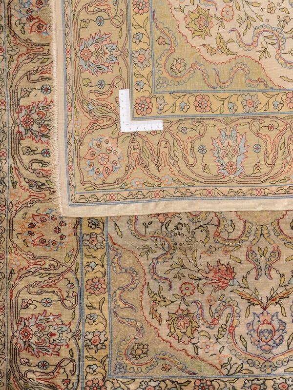 Hereke Oriental Rug 76 × 103 cm, Silk, hand-knotted, antique — view 3 Hereke Oriental Rug 76 × 103 cm, Silk, hand-knotted, antique — view 3