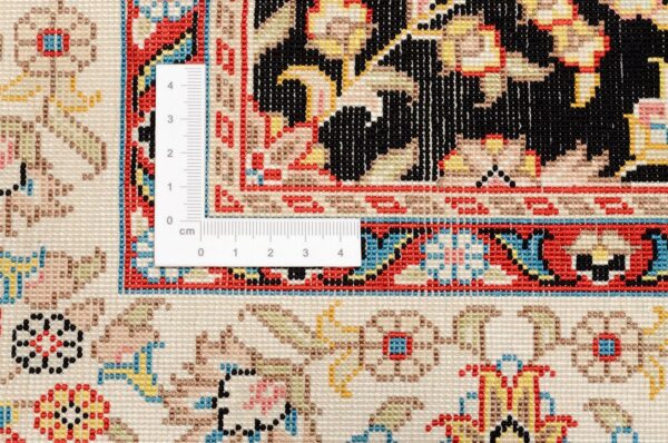 Hereke Oriental Rug 77 × 123 cm, Silk, hand-knotted — view 3 Hereke Oriental Rug 77 × 123 cm, Silk, hand-knotted — view 3