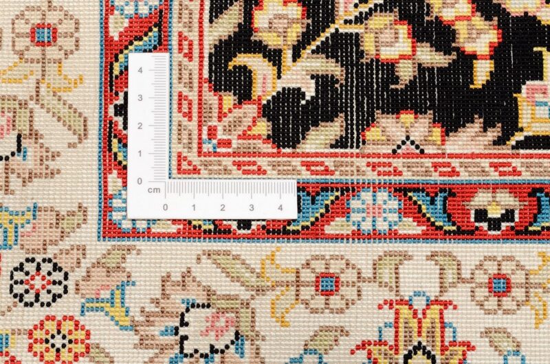 Hereke Oriental Rug 77 × 123 cm, Silk, hand-knotted — view 3 Hereke Oriental Rug 77 × 123 cm, Silk, hand-knotted — view 3