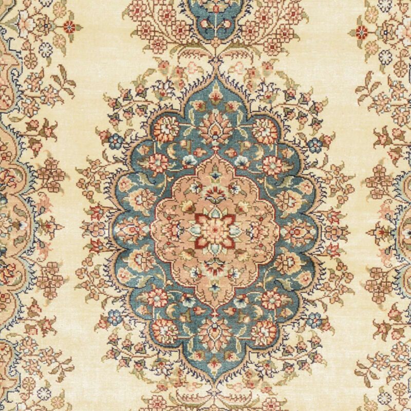 Hereke Oriental Rug 78 × 118 cm, Silk, hand-knotted — view 4