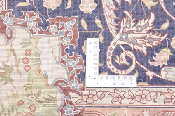 Hereke Oriental Rug 78 × 121 cm, Silk, hand-knotted — view 3 Hereke Oriental Rug 78 × 121 cm, Silk, hand-knotted — view 3