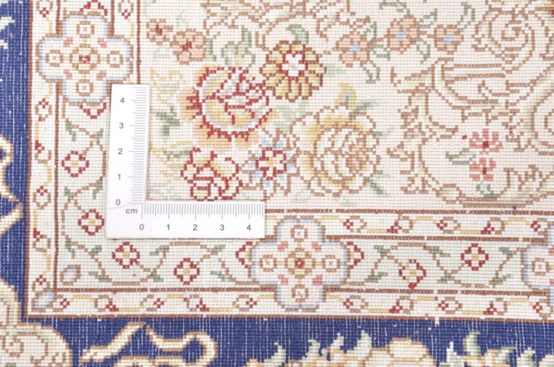 Hereke Oriental Rug 79 × 124 cm, Silk, hand-knotted — view 3