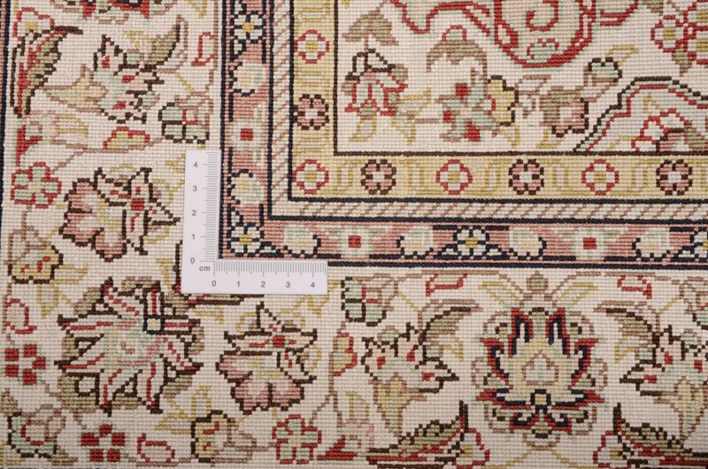Hereke Oriental Rug 79 × 124 cm, Silk, hand-knotted, exclusive — view 3