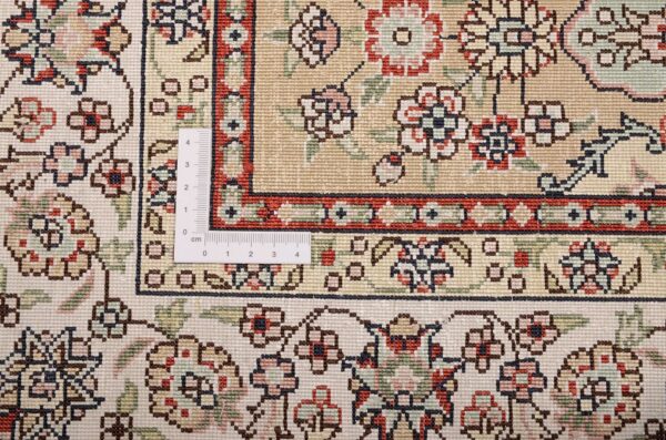 Hereke Oriental Rug 79 × 124 cm, Silk, hand-knotted, very fine — view 3