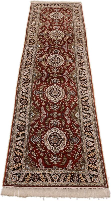 Hereke Oriental Rug 79 × 328 cm, Silk, hand-knotted — view 2 Hereke Oriental Rug 79 × 328 cm, Silk, hand-knotted — view 2