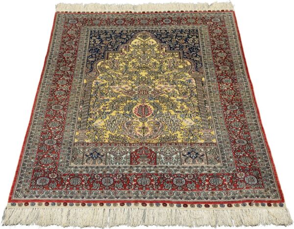 Hereke Oriental Rug 91 × 145 cm, Silk, hand-knotted — view 2