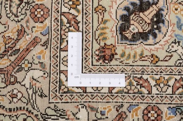 Hereke Oriental Rug 91 × 151 cm, Silk, hand-knotted — view 3 Hereke Oriental Rug 91 × 151 cm, Silk, hand-knotted — view 3