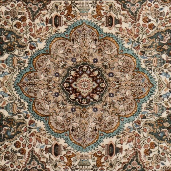 Hereke Oriental Rug 91 × 151 cm, Silk, hand-knotted — view 4 Hereke Oriental Rug 91 × 151 cm, Silk, hand-knotted — view 4
