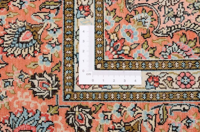 Hereke Oriental Rug 92 × 151 cm, Silk, hand-knotted — view 3 Hereke Oriental Rug 92 × 151 cm, Silk, hand-knotted — view 3