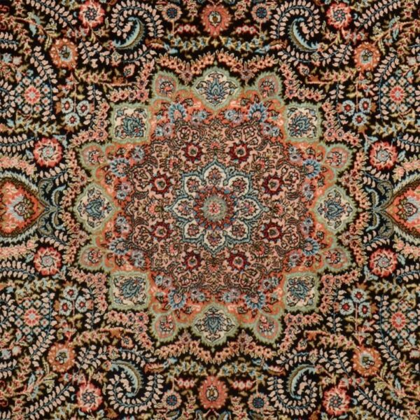 Hereke Oriental Rug 92 × 151 cm, Silk, hand-knotted — view 4 Hereke Oriental Rug 92 × 151 cm, Silk, hand-knotted — view 4