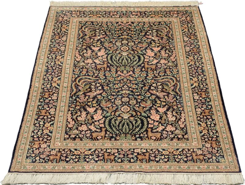 Hereke Oriental Rug 95 × 152 cm, Silk, hand-knotted — view 2 Hereke Oriental Rug 95 × 152 cm, Silk, hand-knotted — view 2