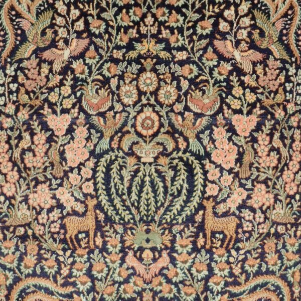 Hereke Oriental Rug 95 × 152 cm, Silk, hand-knotted — view 4 Hereke Oriental Rug 95 × 152 cm, Silk, hand-knotted — view 4