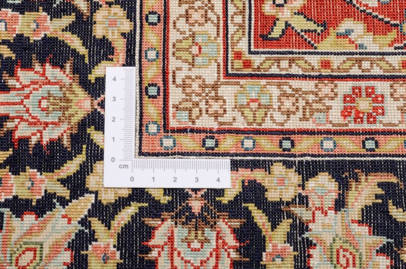 Hereke Oriental Rug 95 × 155 cm, Silk, hand-knotted — view 3 Hereke Oriental Rug 95 × 155 cm, Silk, hand-knotted — view 3