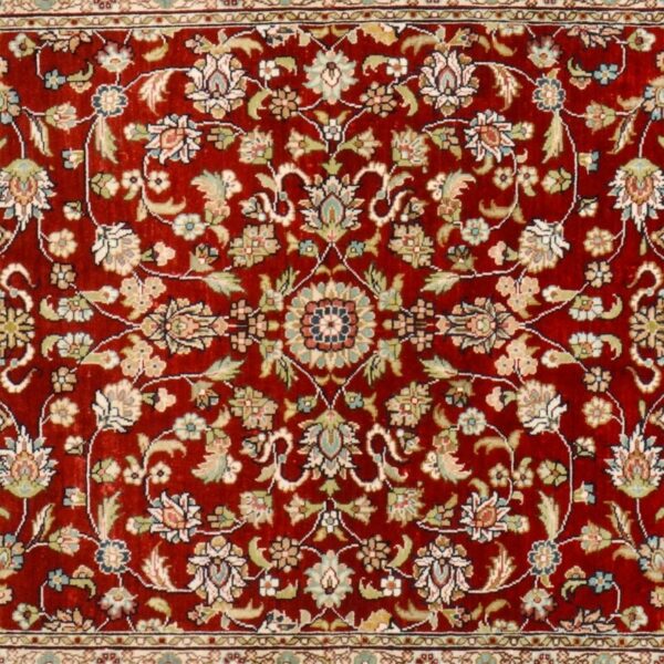 Hereke Oriental Rug 95 × 155 cm, Silk, hand-knotted — view 4 Hereke Oriental Rug 95 × 155 cm, Silk, hand-knotted — view 4