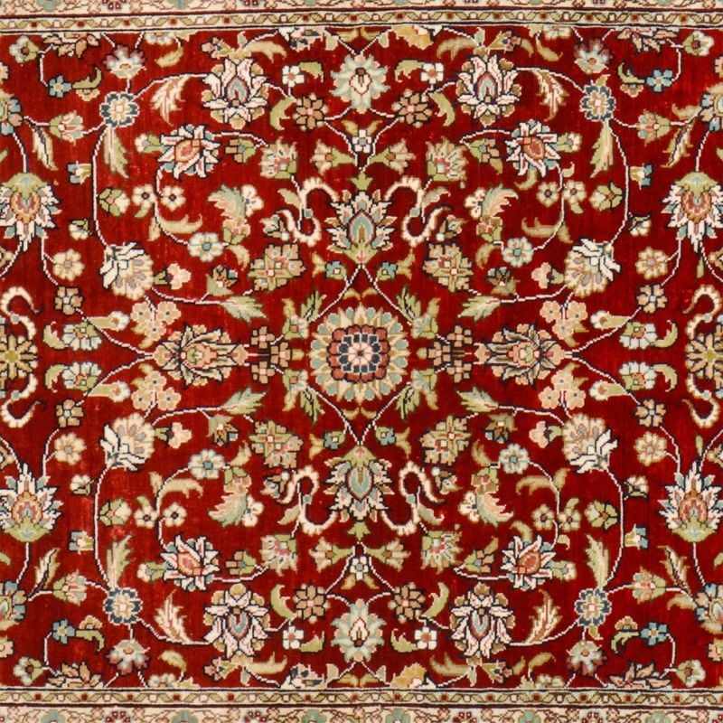 Hereke Oriental Rug 95 × 155 cm, Silk, hand-knotted — view 4 Hereke Oriental Rug 95 × 155 cm, Silk, hand-knotted — view 4