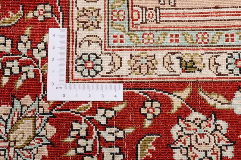 Hereke Oriental Rug 96 × 152 cm, Silk, hand-knotted — view 3 Hereke Oriental Rug 96 × 152 cm, Silk, hand-knotted — view 3
