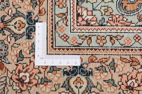 Hereke Oriental Rug 97 × 155 cm, Silk, hand-knotted, antique — view 3 Hereke Oriental Rug 97 × 155 cm, Silk, hand-knotted, antique — view 3