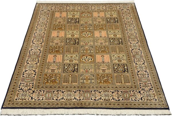 Indian Oriental Rug 121 × 186 cm, Silk, hand-knotted — view 2 Indian Oriental Rug 121 × 186 cm, Silk, hand-knotted — view 2
