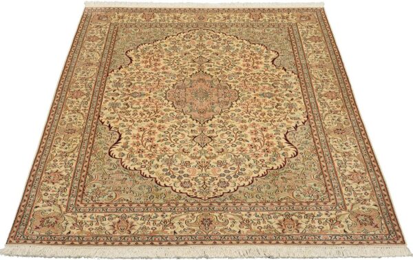 Indian Oriental Rug 127 × 182 cm, Silk, hand-knotted — view 2 Indian Oriental Rug 127 × 182 cm, Silk, hand-knotted — view 2