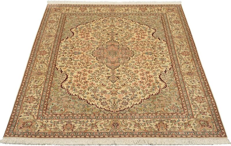 Indian Oriental Rug 127 × 182 cm, Silk, hand-knotted — view 2 Indian Oriental Rug 127 × 182 cm, Silk, hand-knotted — view 2